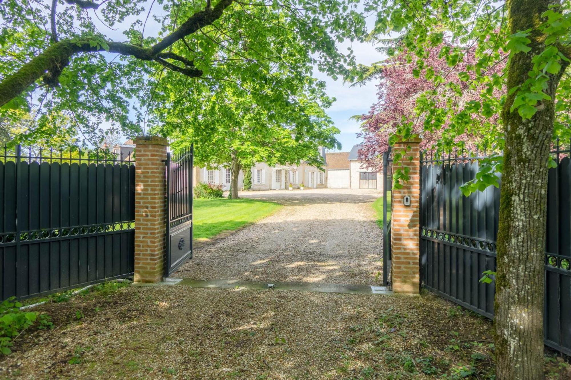 Maison Chaleureuse De 4 A 12 Personnes Neuville-aux-Bois 외부 사진
